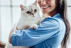 هل تفهم القطط الابتسامات البشرية